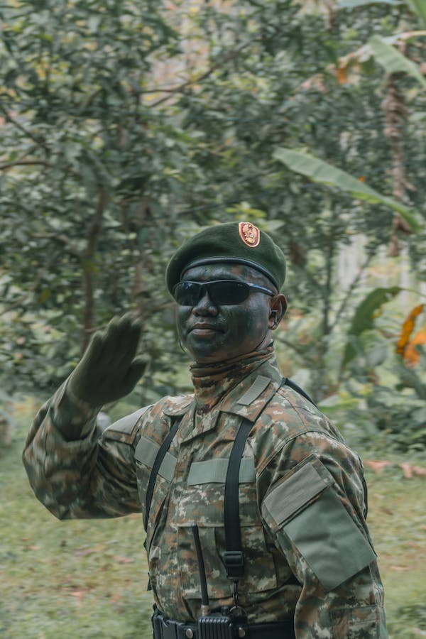 Soldat de la Légion Étrangère armé du nouveau  La légion étrangère, Armée  française, Armée de terre