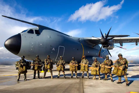 Kas vada militāro brigādi?