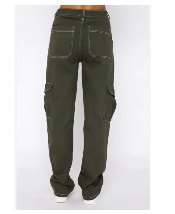 Pantalon cargo femme vert armée avec poches et boutons