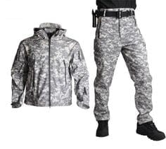 Wie trägt man militärische Kleidung?