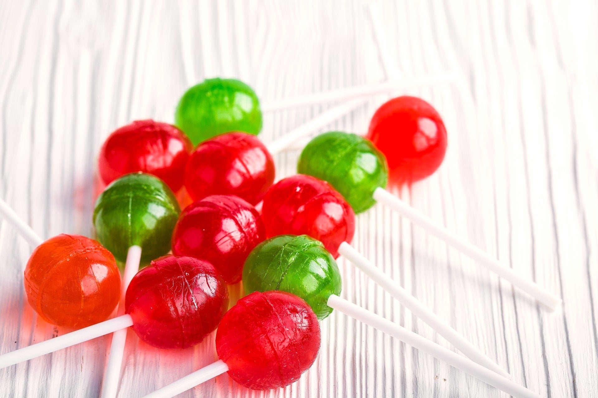 https://cdn.shopify.com/s/files/1/0258/1771/0644/articles/Lollipop_Edibles_Recipe.jpg?v=1617040223