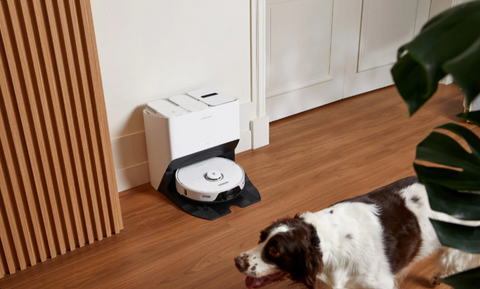 Aspiradora Roborock (S8 Pro Ultra) en una casa apta para perros