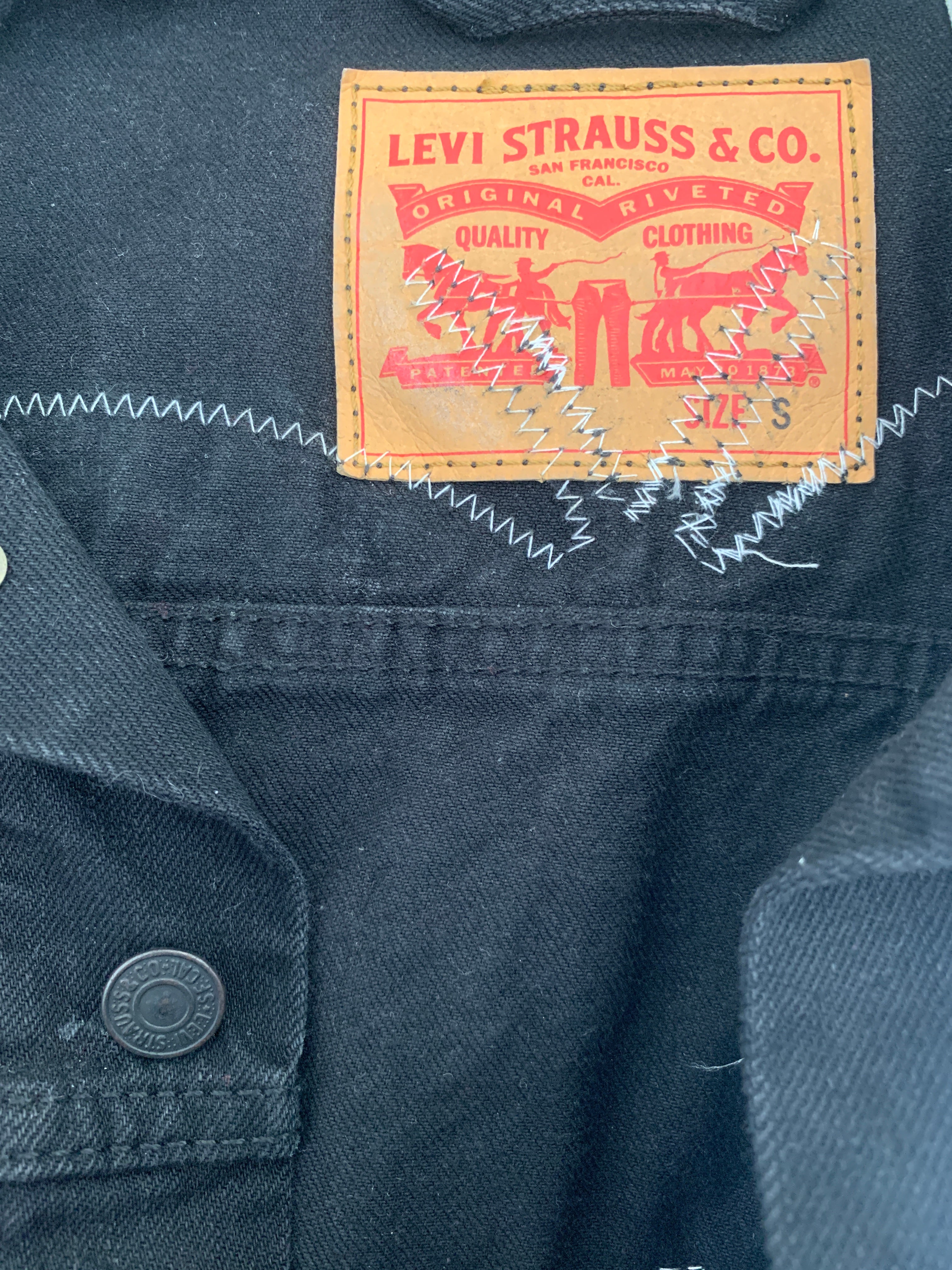 levis black patch