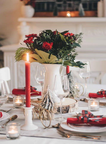 christmas themed centrepiece on dining table with natural materials