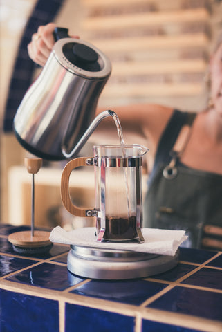 Brewing coffee in a french press