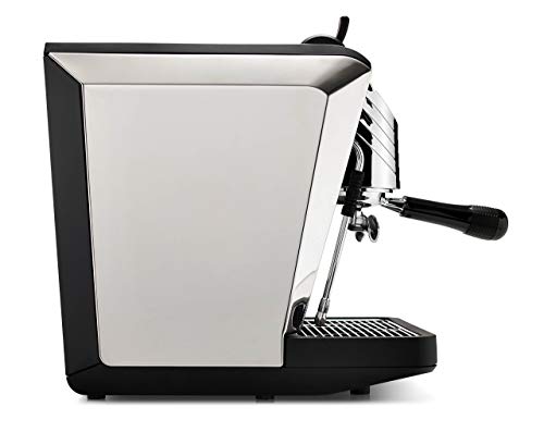 The Nuova Simonelli Oscar II Espresso Machine is a high-end espresso machine that guarantees a flawless espresso experience. Crafted from top-notch materials and incorporating state-of-the-art technologies, this machine is both user-friendly and easy to maintain.