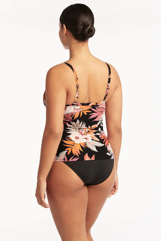 https://cdn.shopify.com/s/files/1/0258/3687/9925/products/fit-and-folly-sea-level-escape-twist-front-dd-e-cup-tankini-black-SL3480ES_620x.webp?v=1672134658