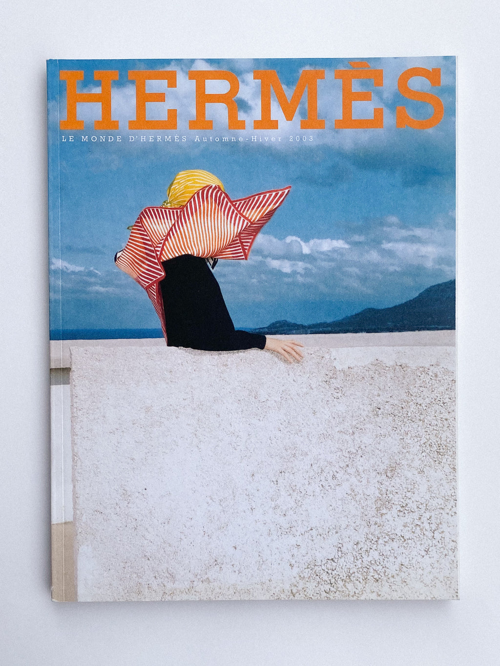 Le Monde d'Hermès N° 39, Fall / Winter 2001-02 – Preclothed