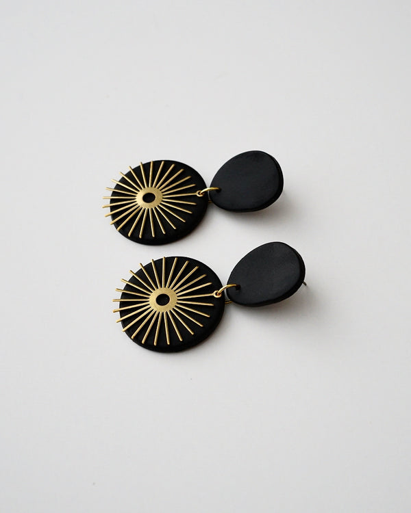 Oval Polymer Clay Earrings - Black and Gold – Uni-T