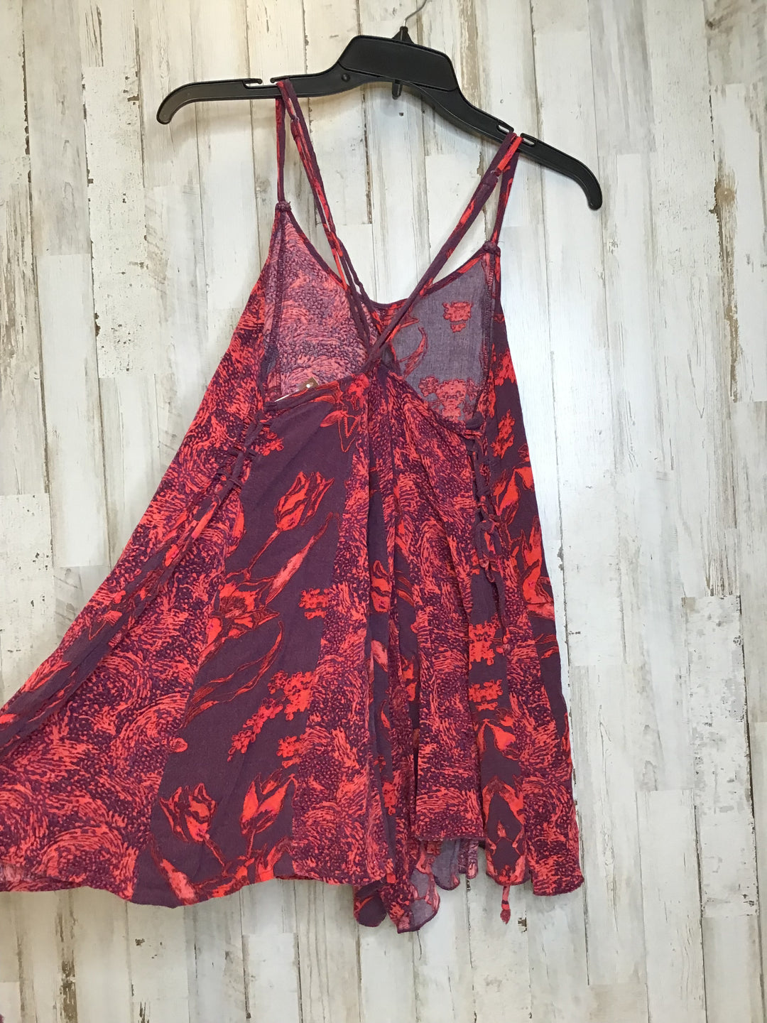  Photo #1 - BRAND: FREE PEOPLE <BR>STYLE: ROMPER SHORT SLEEVELESS <BR>COLOR: RED <BR>SIZE: XS <BR>SKU: 309-309163-1679<BR><BR>*ALL ITEMS ARE USED AND WILL HAVE NORMAL WEAR. EVEN NWT ITEMS HAVE BEEN IN SOMEONE’S HOME. WE DO THOROUGHLY CHECK ITEMS FOR MARKS, WEAR, AND EVEN SMELLS. WE ALSO DO OUR BEST TO CLEARLY PHOTOGRAPH ALL ITEMS INCLUDING ANY IMPERFECTIONS IN THE PHOTOS. ITEMS ARE ALSO DOUBLE CHECKED BEFORE SHIPPING. FOR THESE REASONS, ITEMS BOUGHT ONLINE DO NOT QUALIFY FOR A REFUND.