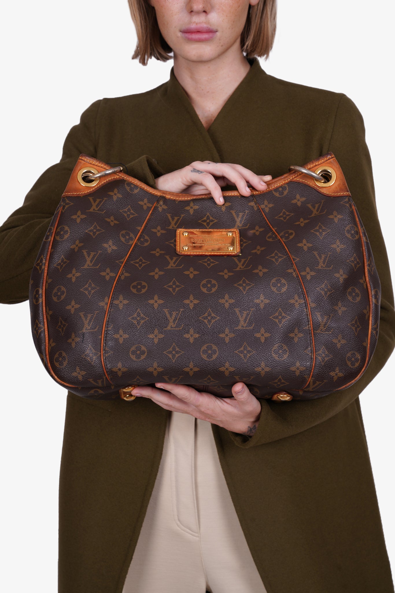 Mahina leather handbag Louis Vuitton Brown in Leather - 29368079