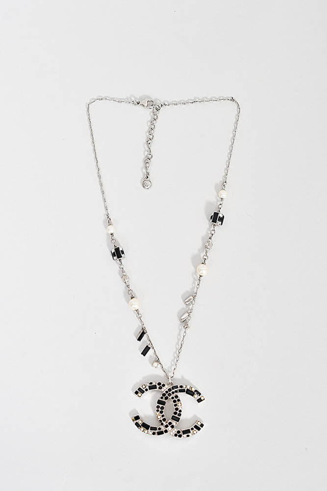 Chanel Black/Gold Mini Purse Necklace – Mine & Yours