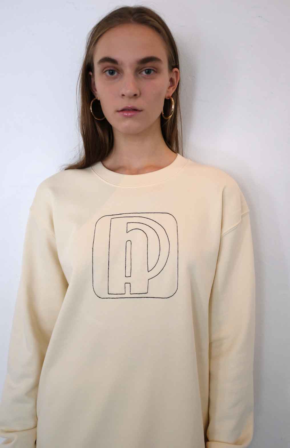 soap dish sweat shirt / cream