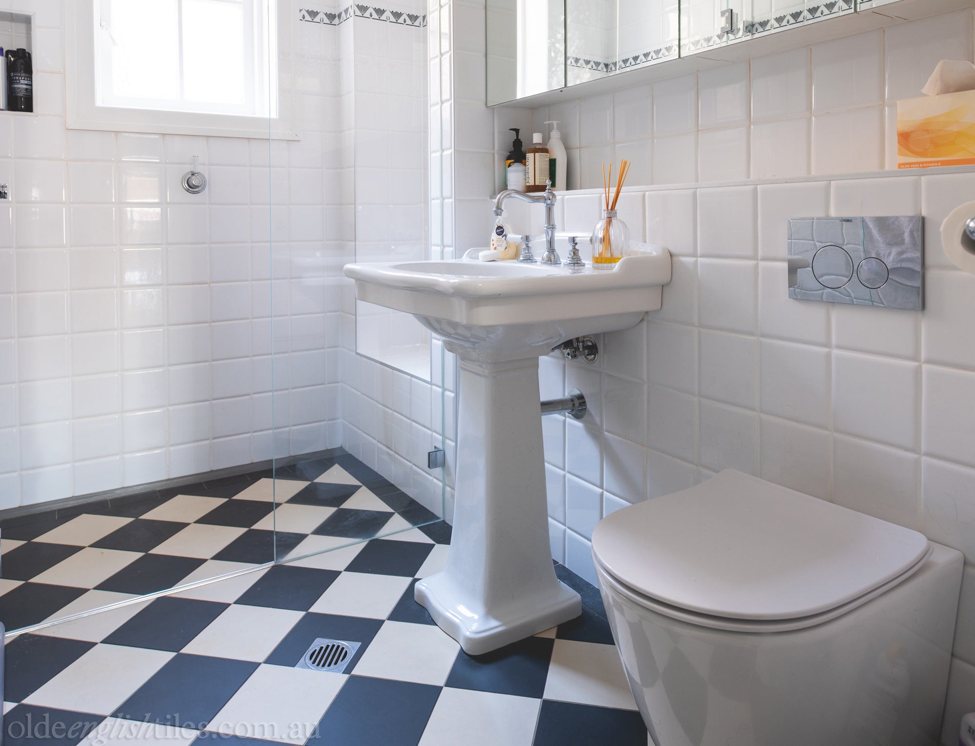 Checkerboard Classic – Olde English Tiles™