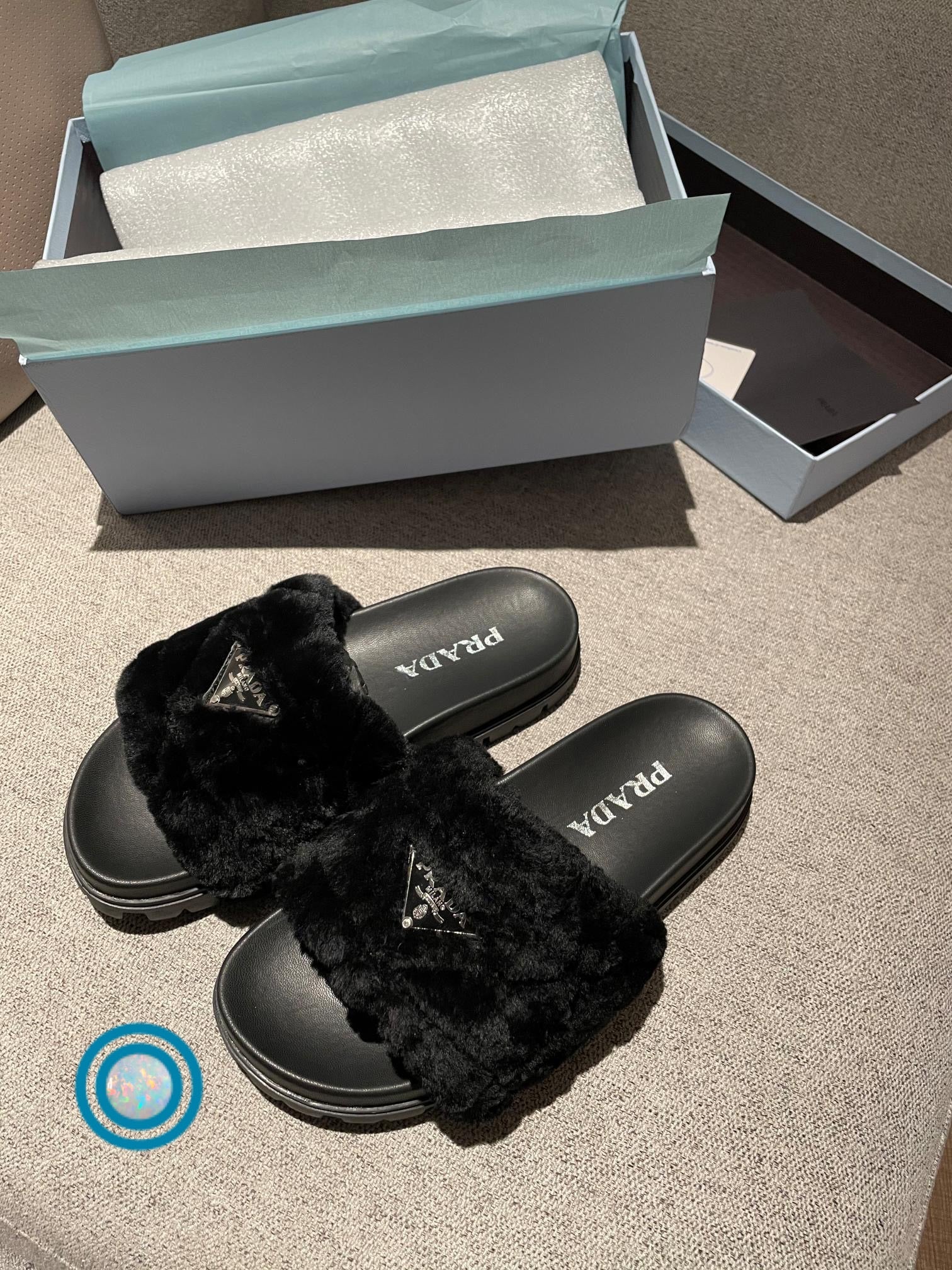 prada slide