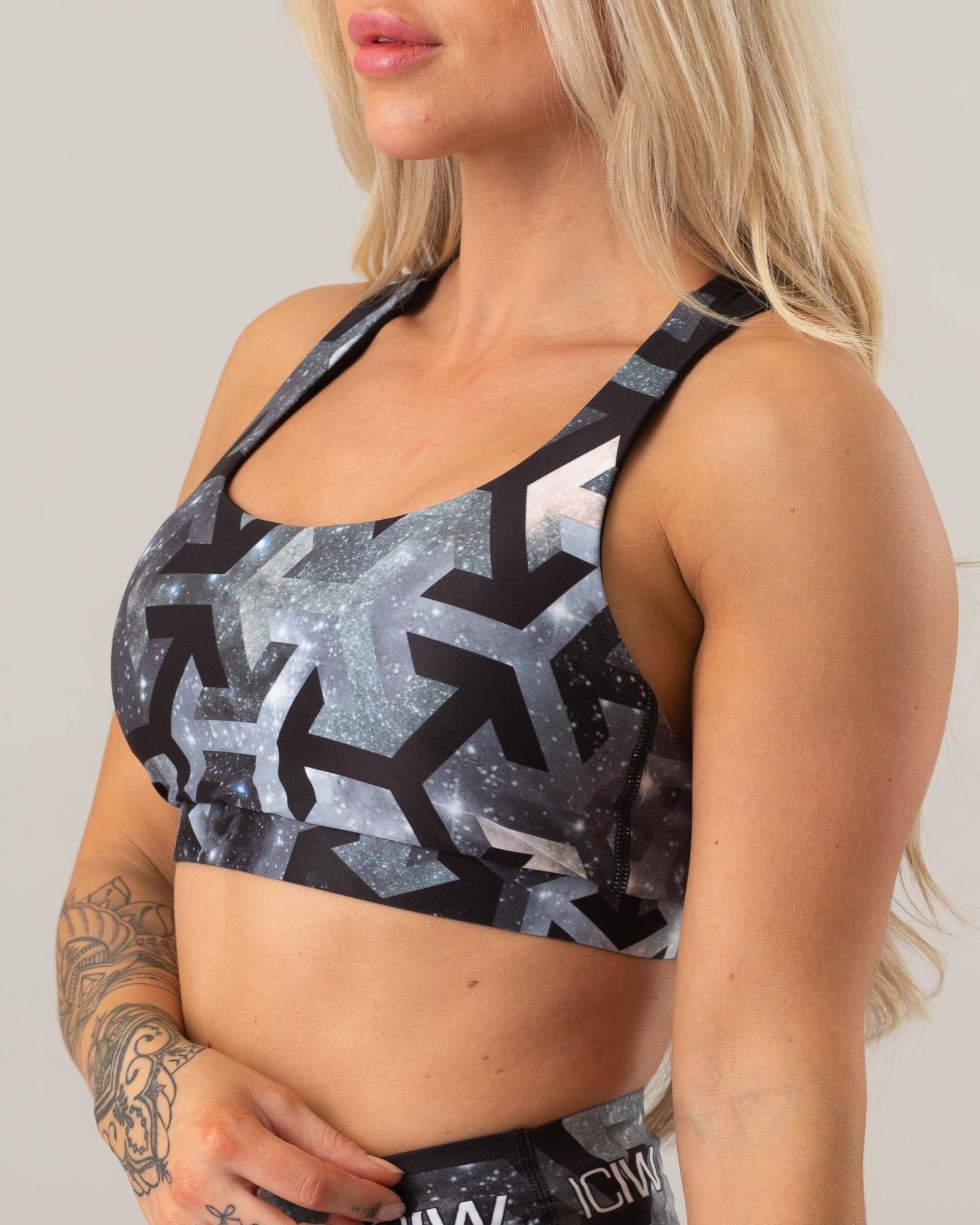 WornOnTV: Jazlyn's camo metallic sports bra on Grown-ish