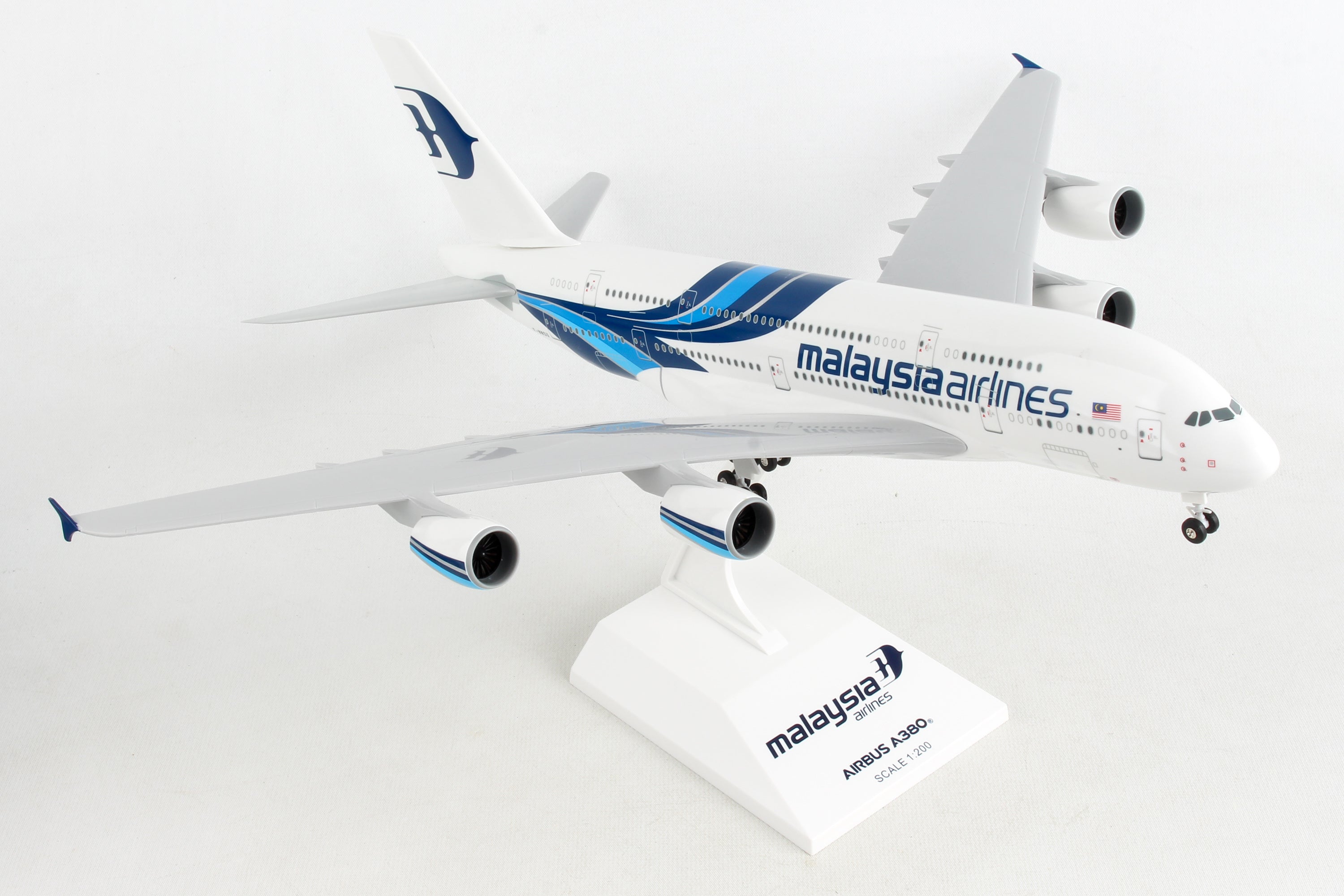 SKR693 SKYMARKS MALAYSIA A380-800 1/200 W/GEAR NEW LIVERY F-WWSU