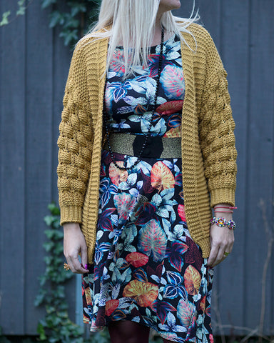 Dagens outfit | Blomstret Celine kjole og sennepsgul cardigan