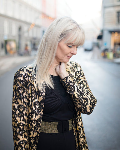 Nytårsoutfit | Sort kjole med guld cardigan | WEIZ Copenhagen