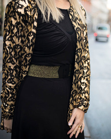 Nytårsoutfit | sort draperet Olga kjole med guld cardigan | WEIZ Copenhagen