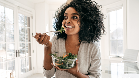 women eating healthy