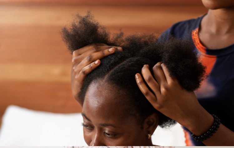 Women With Afro Hair Using Vicks VapoRub to Regrow Thinning Edges