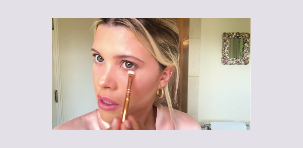 Sofia Richie-Grainge applying makeup