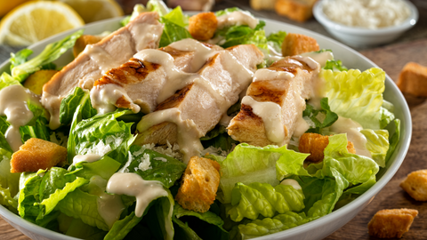 caesar salad con pollo alla piastra