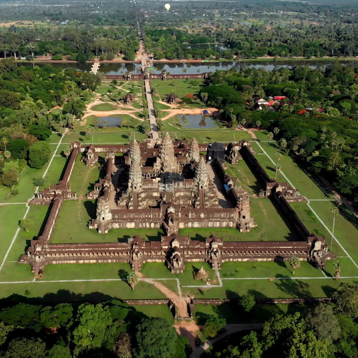 centre-angkor-wat-temple