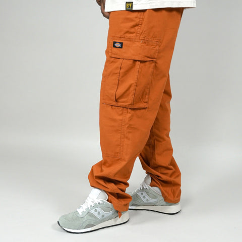 State Of Flux - Shop - Retro Runners Meet Modern Pants Styles - Streetwear - Style - Guide - Dickies - Saucony - 1