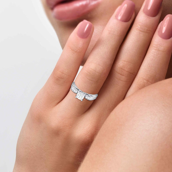 Gold wedding rings with an engraved pattern, width 4 mm | JewelryAndGems.eu