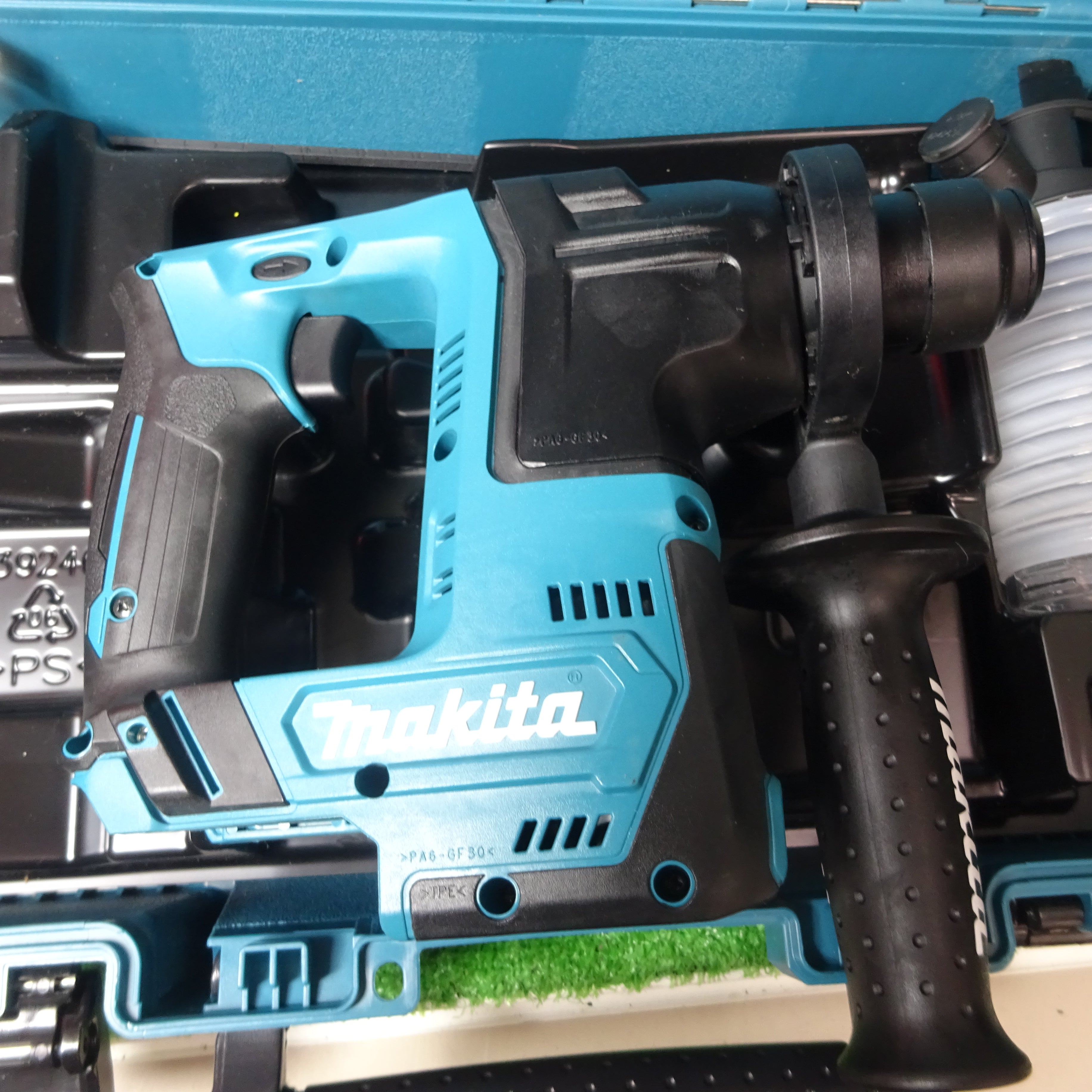 〇マキタ(Makita) 充電式ハンマドリル(本体+ケース)14mm 10.8V