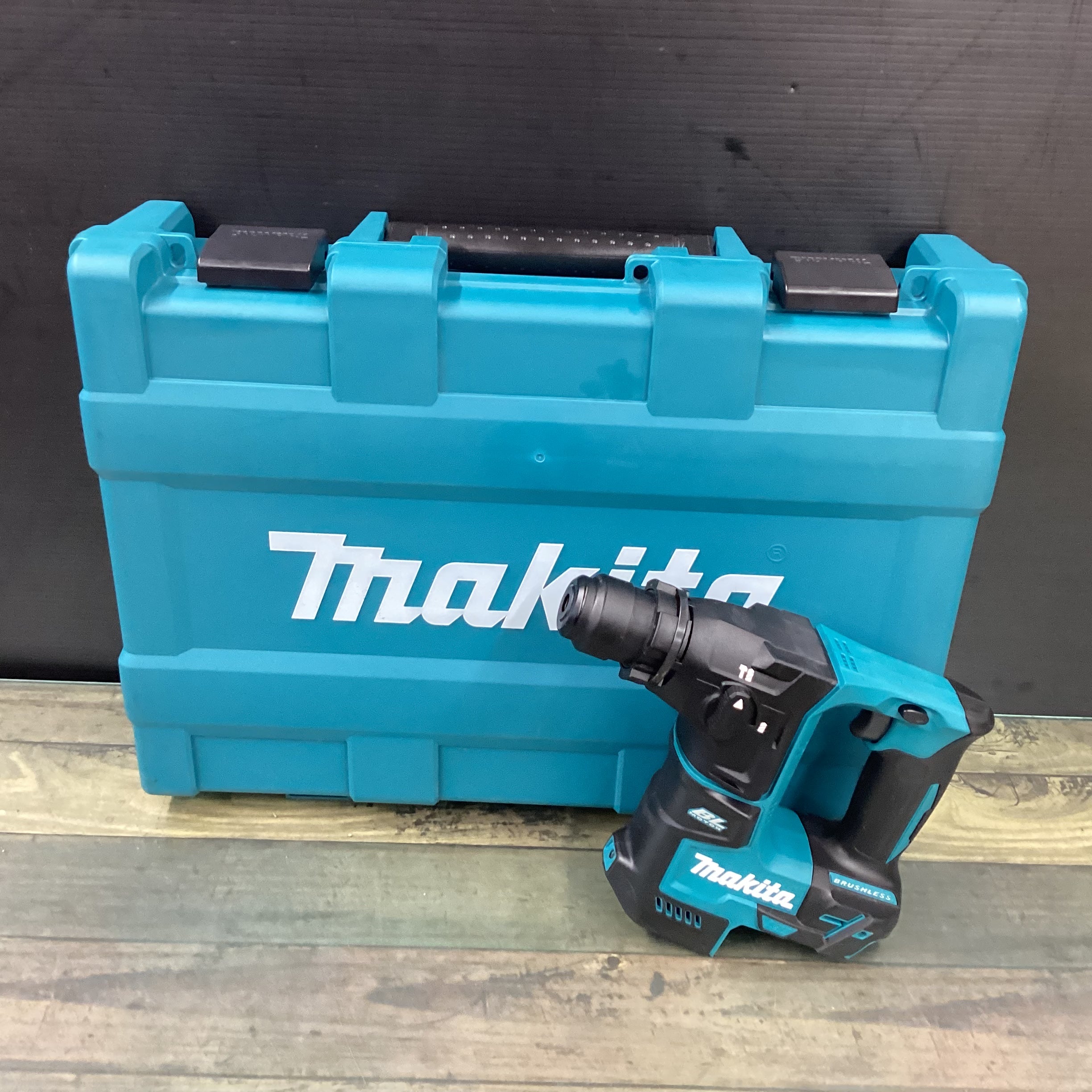 未使用店頭展示品】☆マキタ(makita) 30mmコードレスハンマードリル