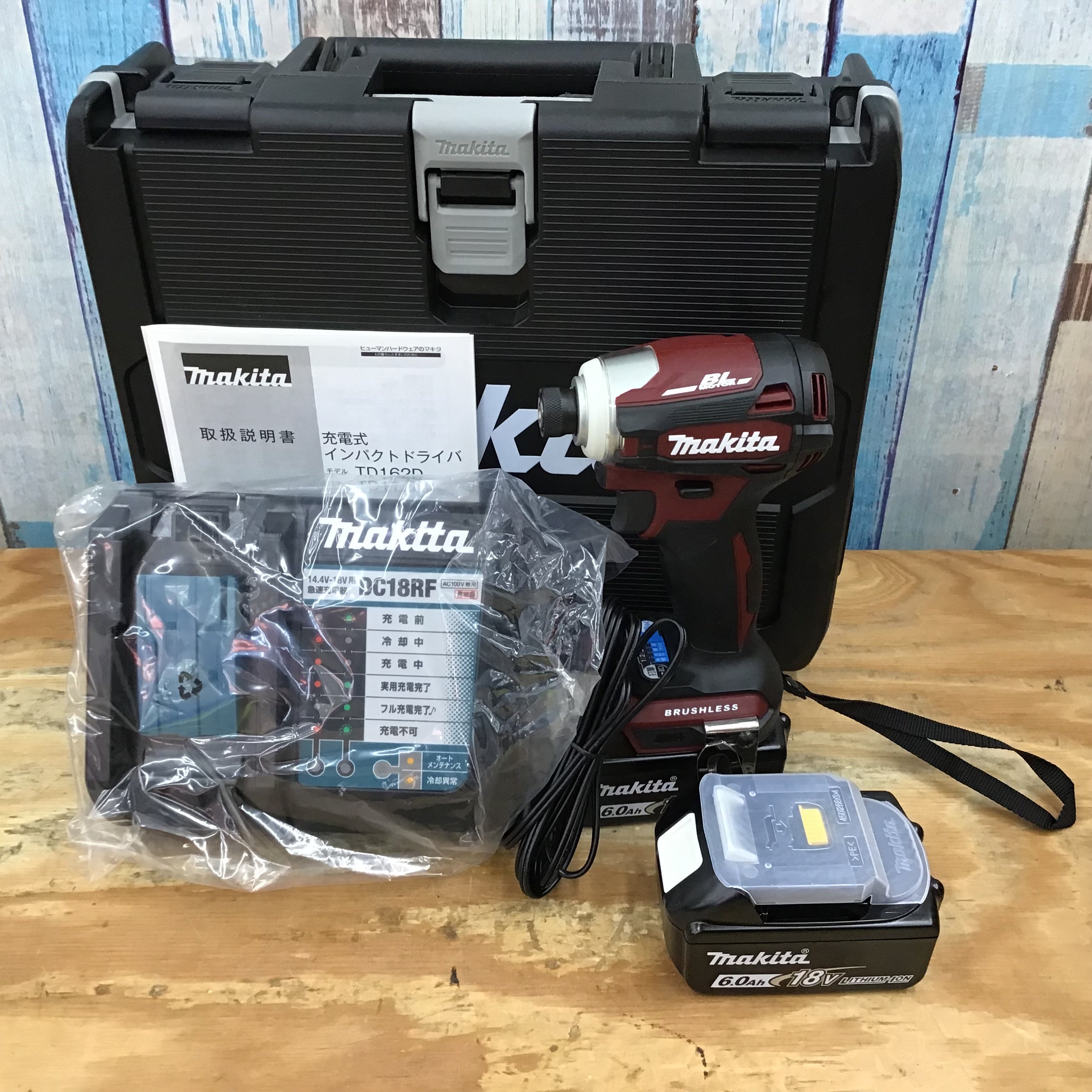 ☆極美品☆makita マキタ 18V 充電式インパクトドライバ TD172DGXAR 赤