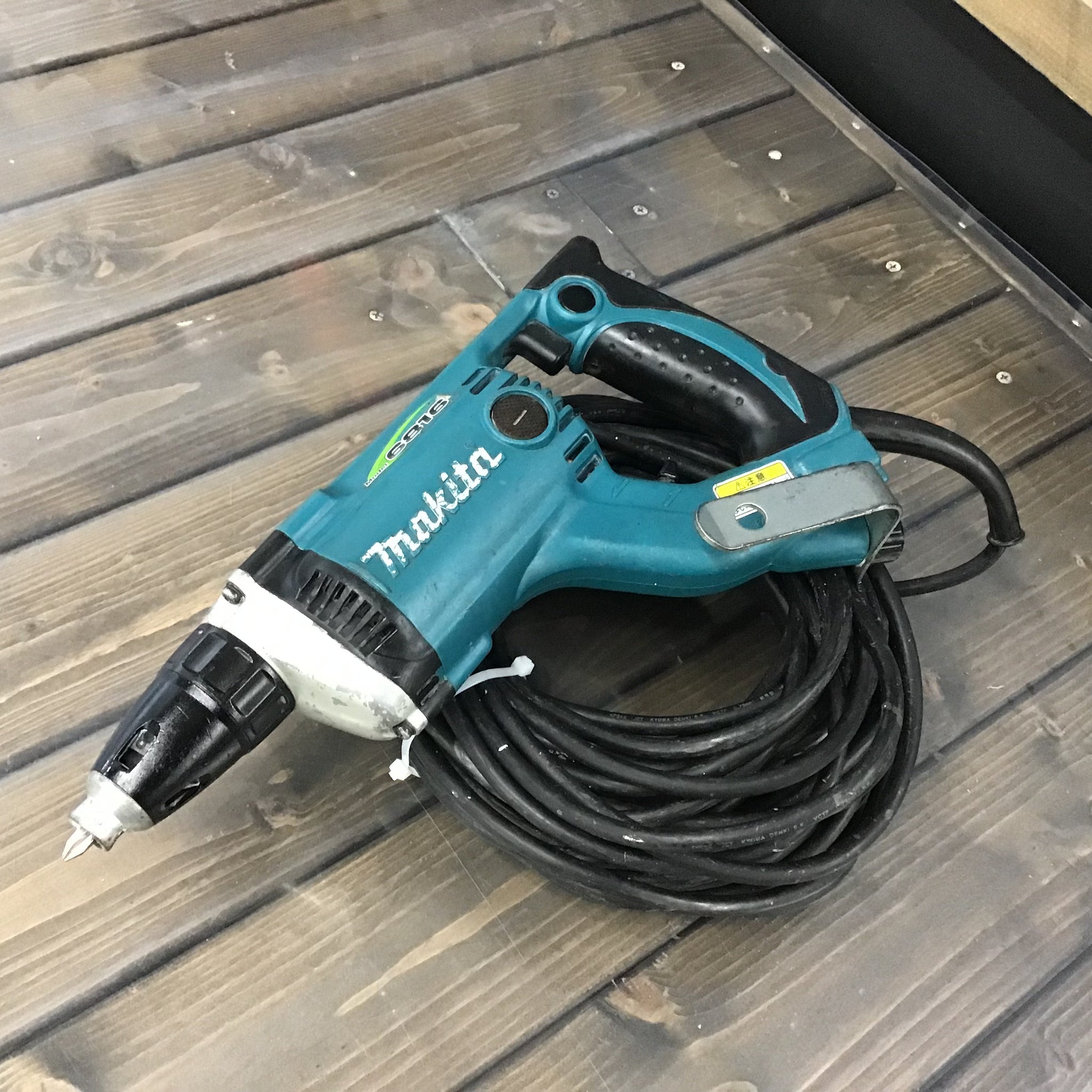 ☆比較的綺麗☆makita マキタ オートパックスクリュードライバ 6841R ドリル ドライバー レンチ ドリルドライバー 電動工具 74178