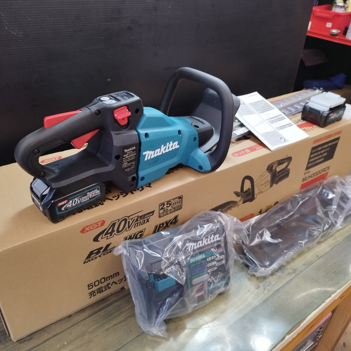 特売 マキタ Makita ５００ミリ充電式ヘッジトリマ 40Vmax 2.5Ah バッテリ2本 充電器付 MUH002GRDX 