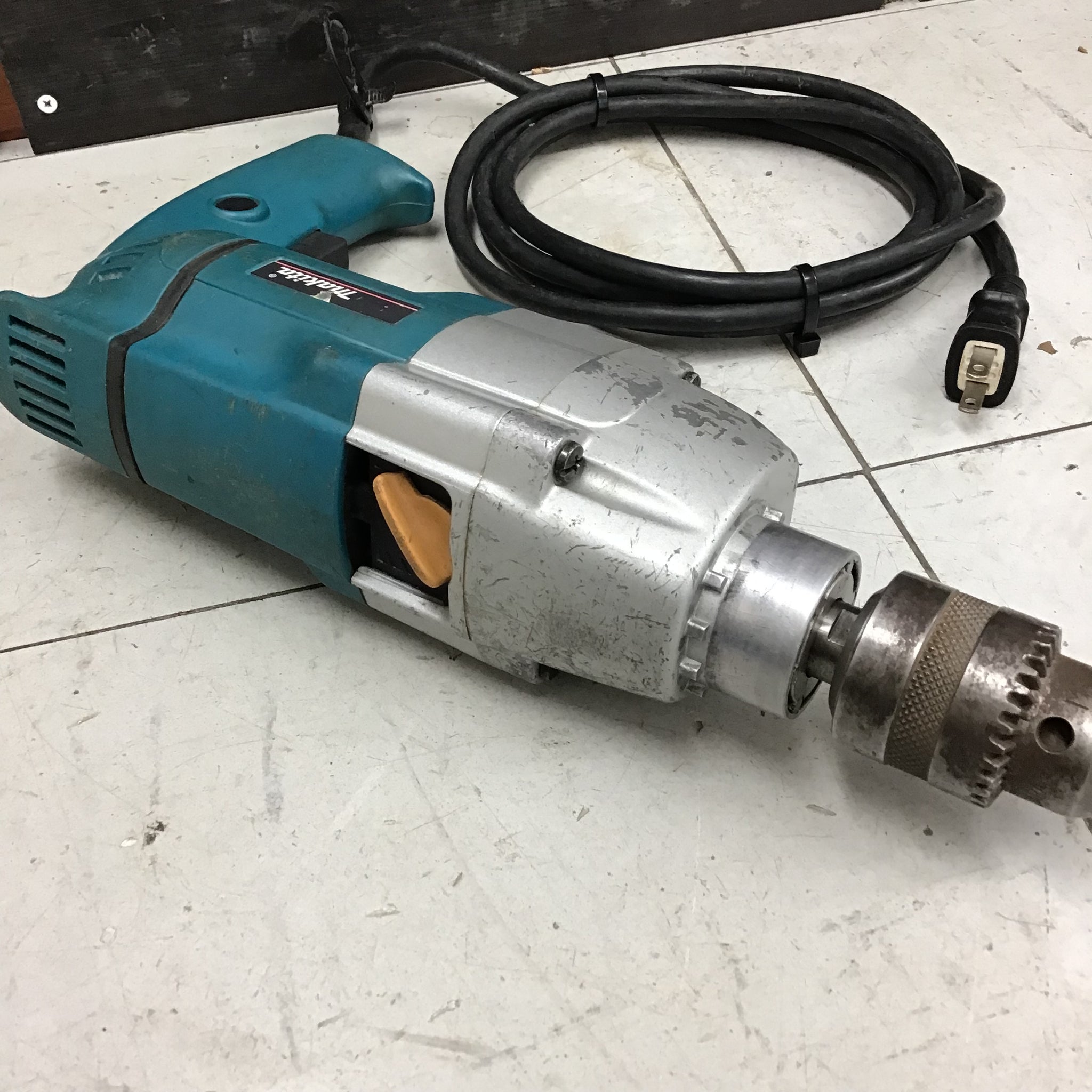 makita マキタ 20㎜ 2スピード震動ドリル HP2032｜工具/メンテナンス