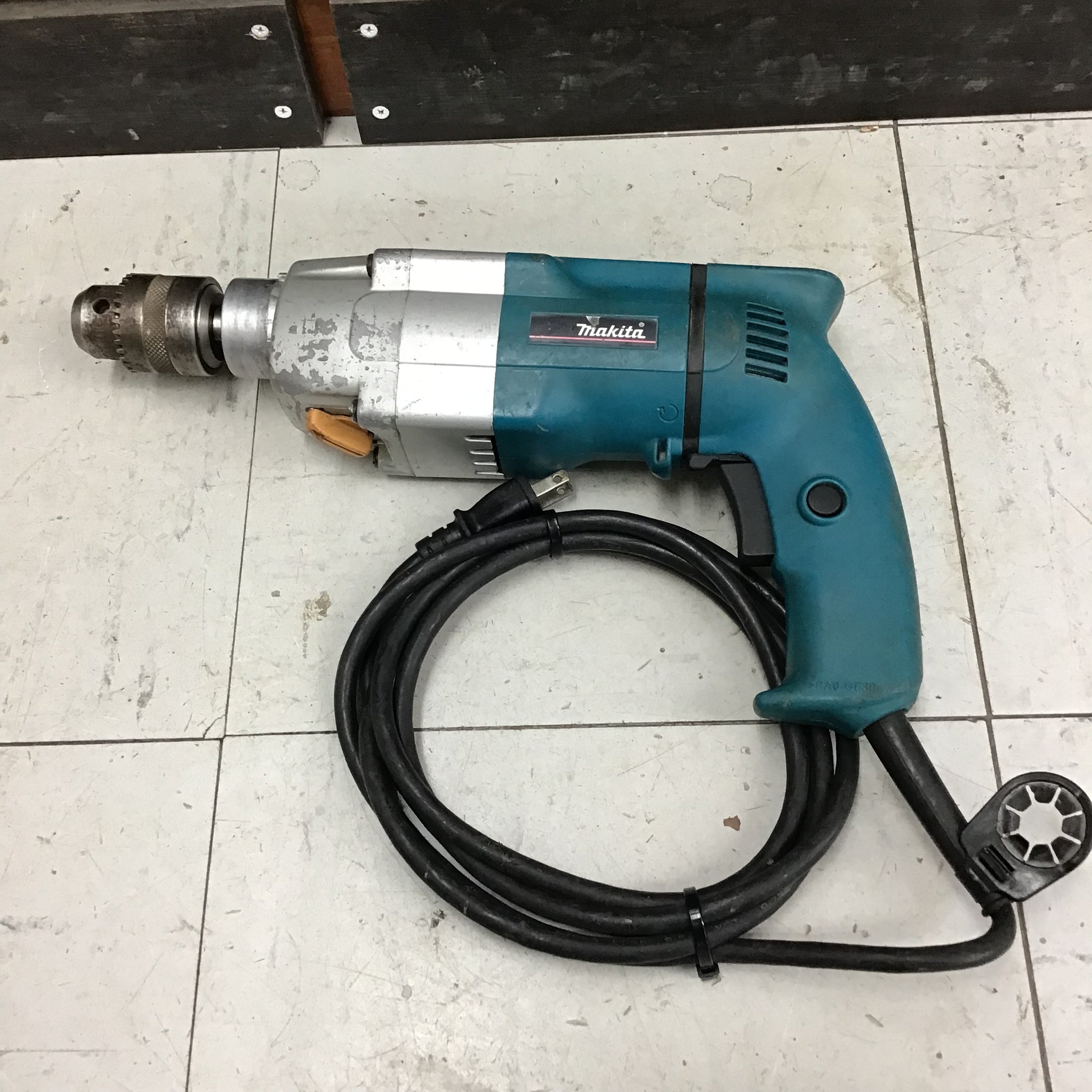 makita マキタ 振動ドリル ￼ 8400 動作確認済 刃 プラグ おまけ - 工具