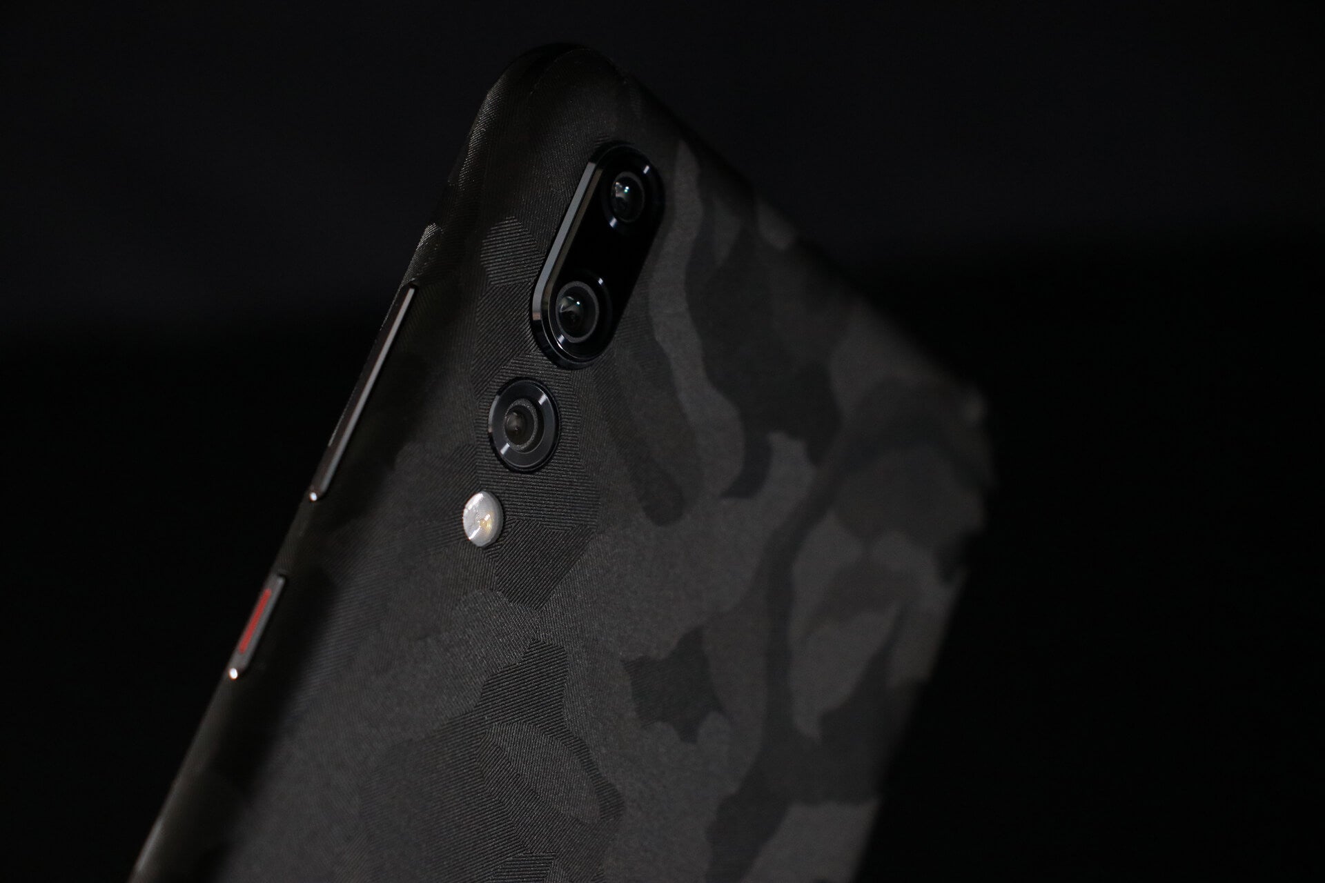 Huawei P20 Pro Black Camo Skins