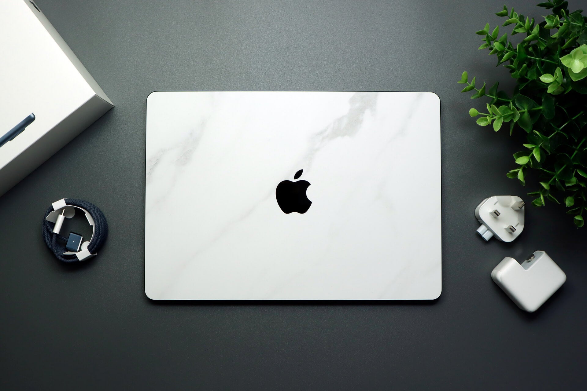 MacBook Air 13.6" (2023, M3) White marble skins
