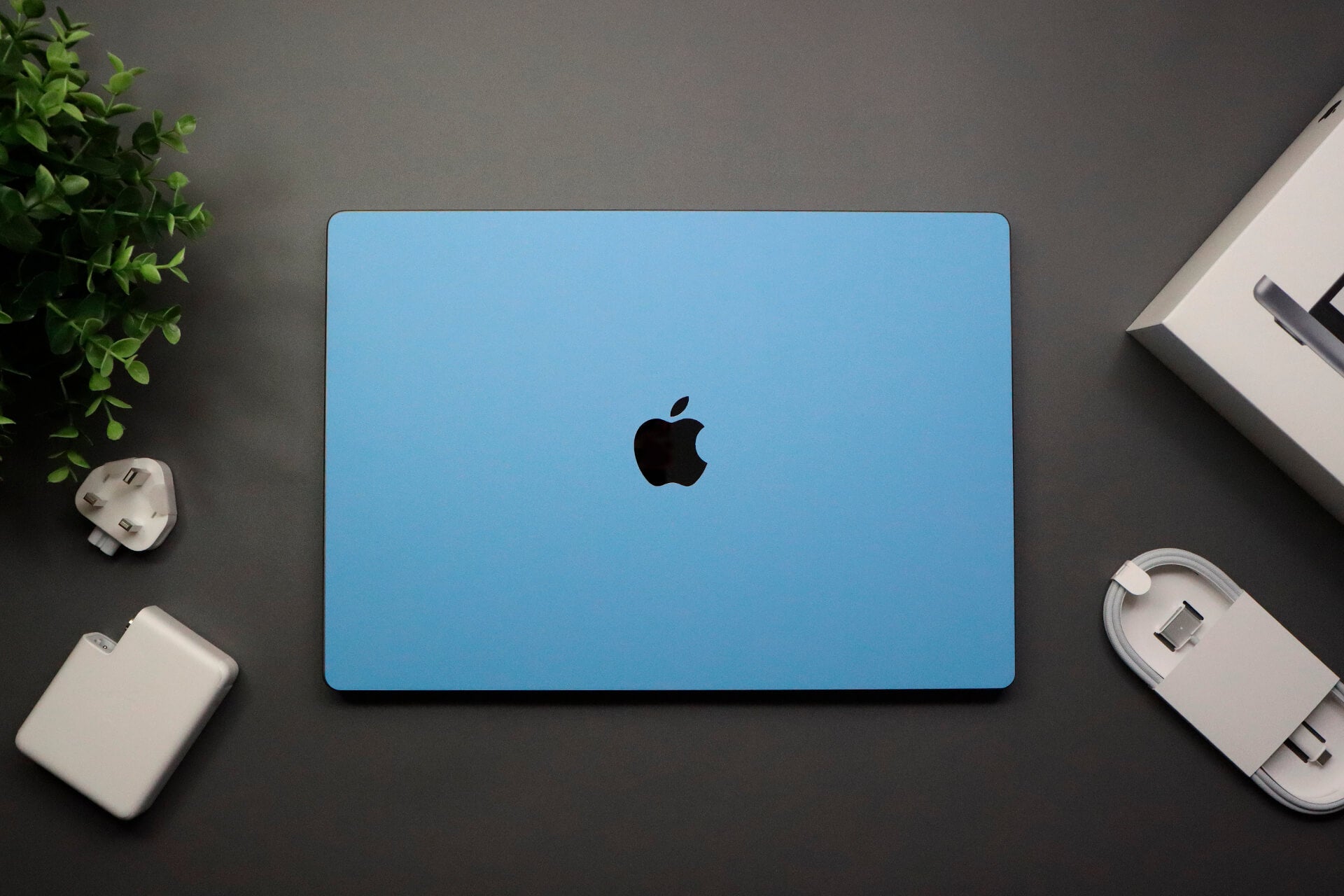 MacBook Pro 16" (2023, M2) Textured matt light blue skins