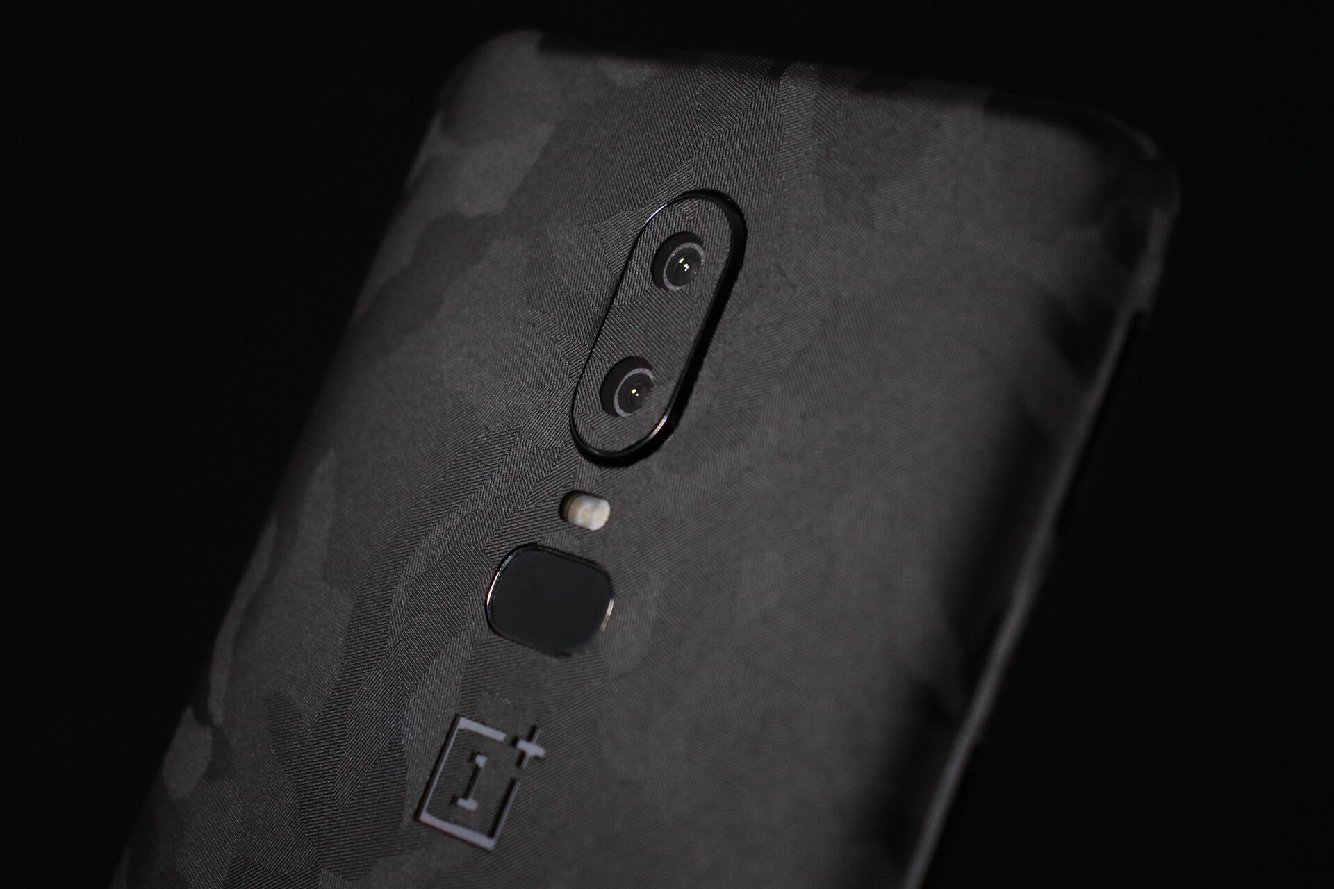 OnePlus 6 Black Camo Skins