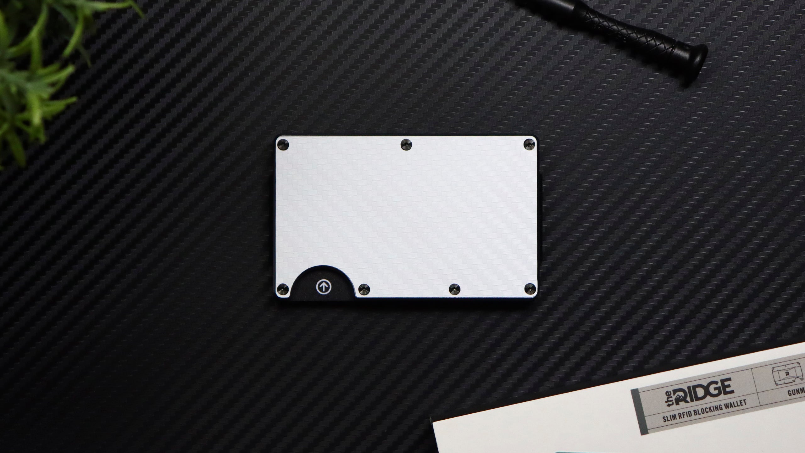 Ridge Wallet White Carbon skins