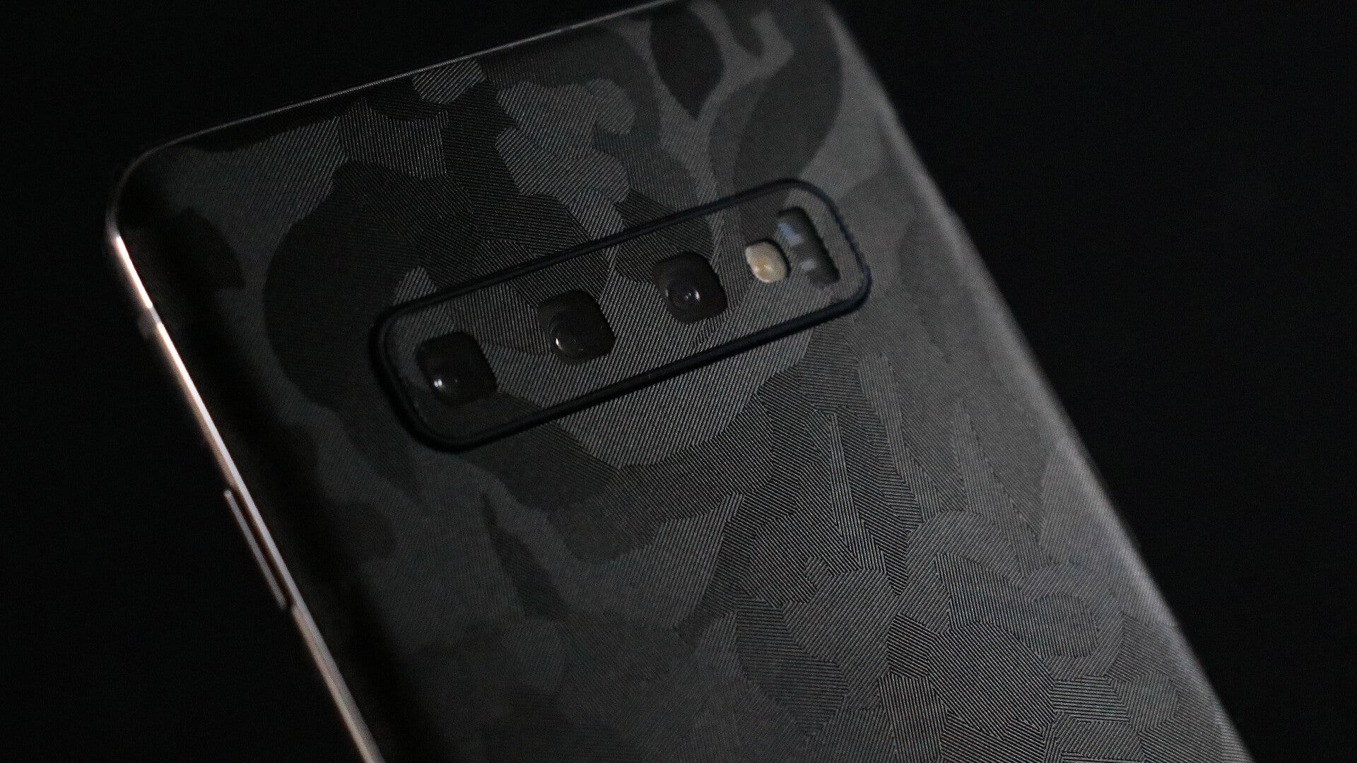 Samsung Galaxy S10 Black Camo Skins