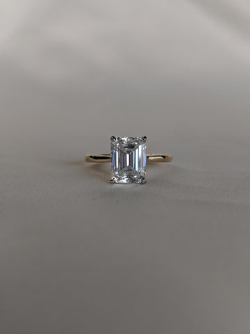 Moissanite Emerlad cut 