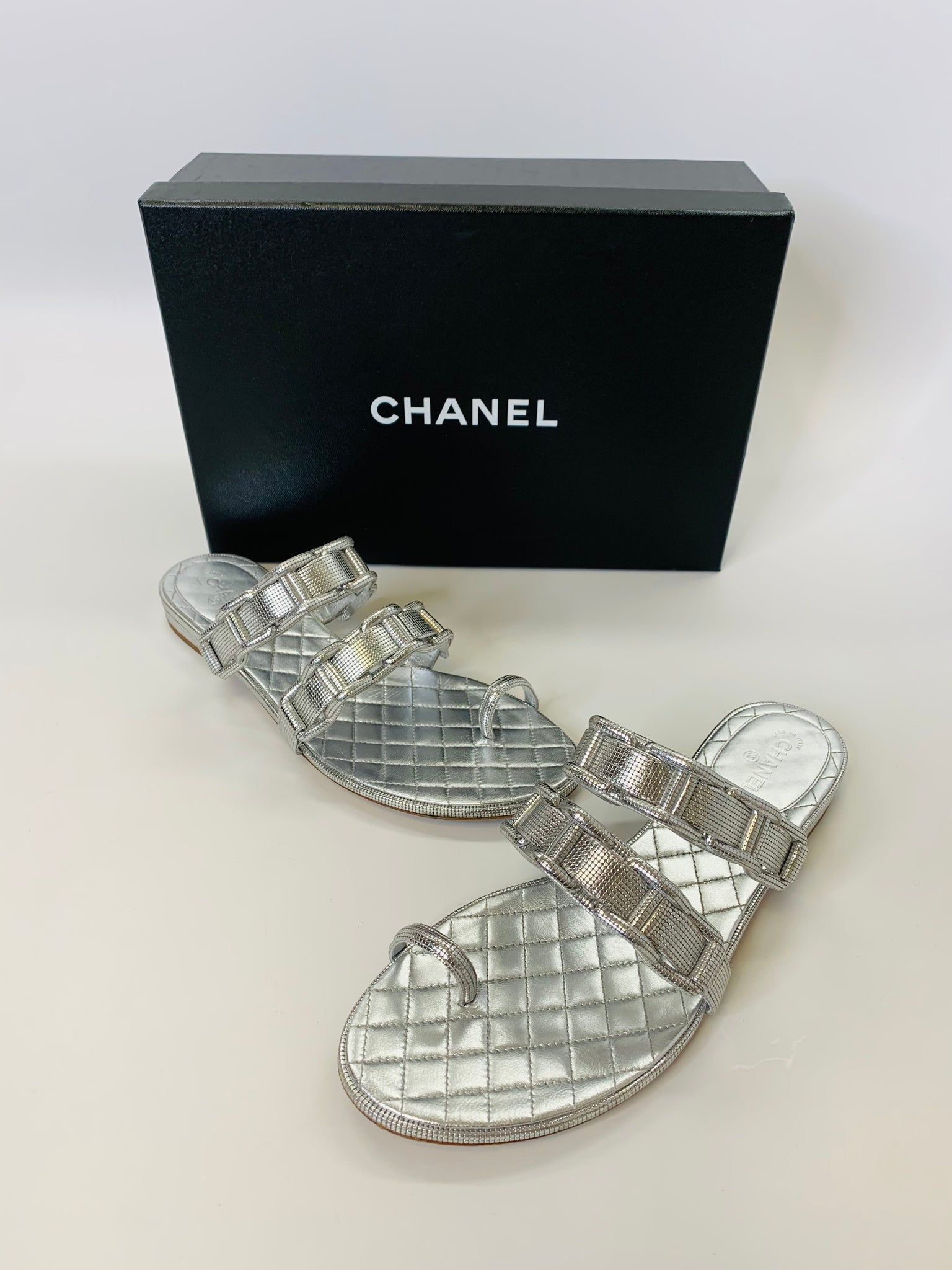 CHANEL Silver Metallized Leather Flat Thong Sandals Size 40 1/2 – JDEX  Styles