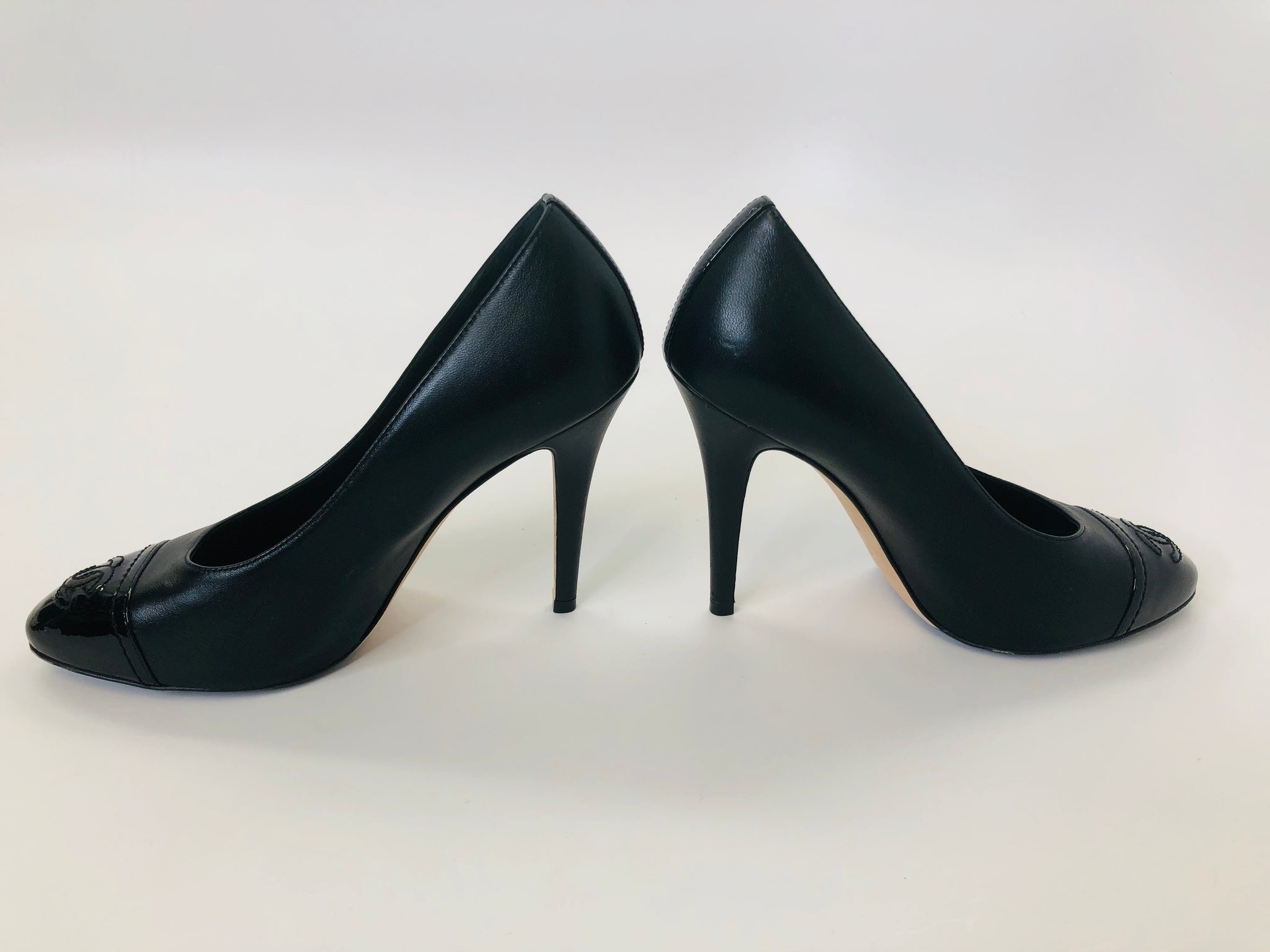 CHANEL Black CC Toe Pumps size 35 1/2 – JDEX Styles