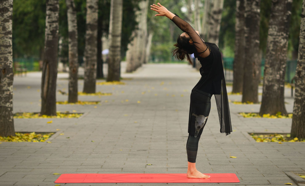 Gaze Yoga: 5 Yoga Poses That Lift Your Gaze
