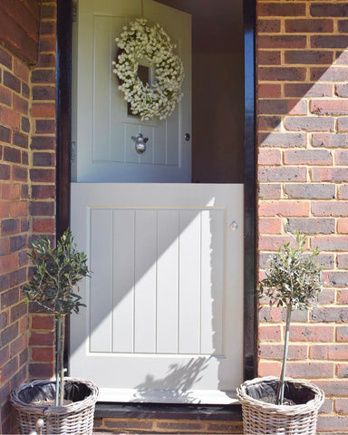 Rattan planter front door 