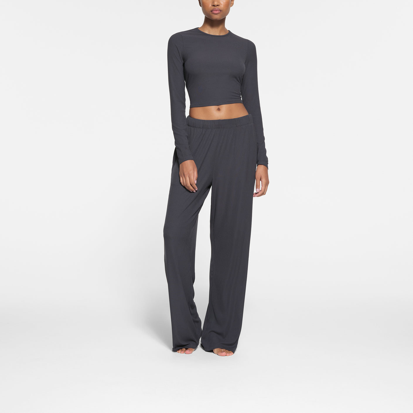 SOFT LOUNGE LONG SLEEVE CROP TOP | GRAPHITE